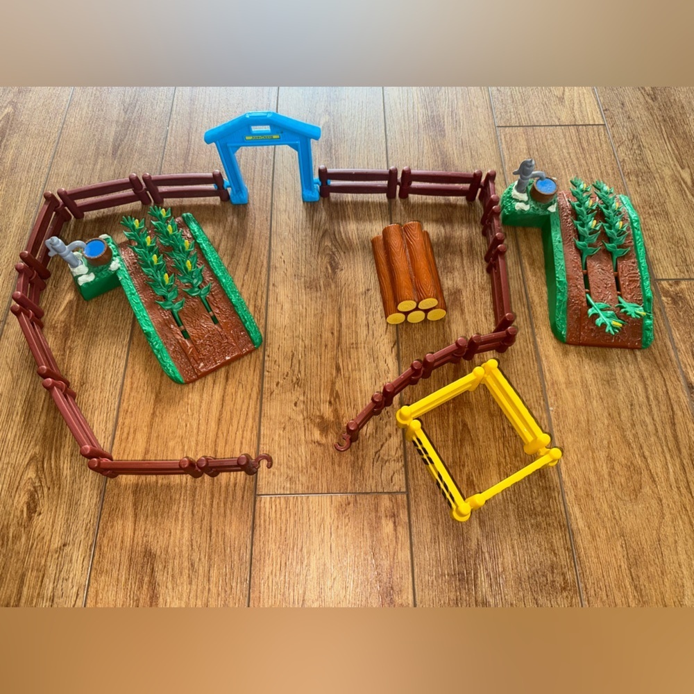 John Deere barn archway piece, fence & corn field RC2 ERTL Farm Country playset